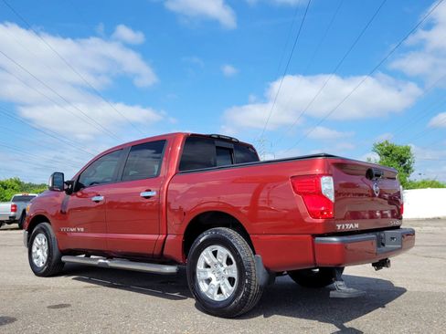 Used 2018 Nissan Titan SV w/ SV Convenience Package AWD/4WD image 4