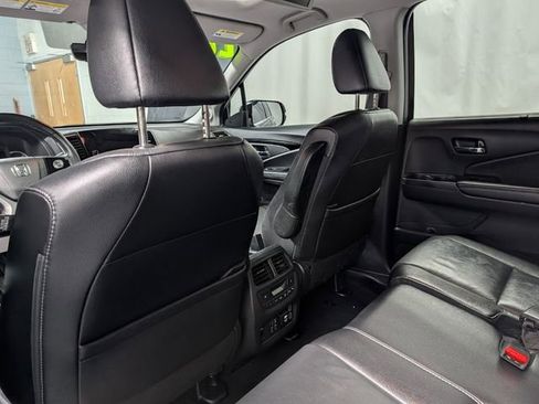 Used 2022 Honda Pilot Touring image 12