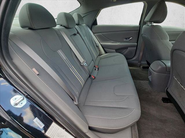 Used 2025 Hyundai Elantra SEL FWD image 19
