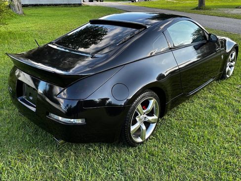 Used 2006 Nissan 350Z Touring w/ (N93) Cargo Convenience Pkg image 6