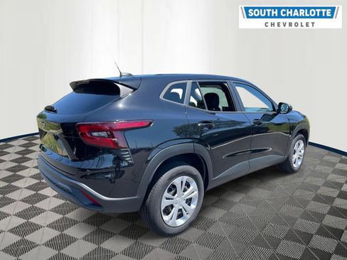 Used 2024 Chevrolet Trax LS FWD image 4