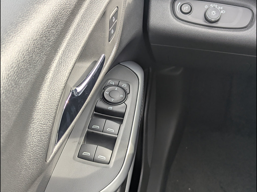 New 2026 Chevrolet Trax LS w/ LS Convenience Package FWD image 19