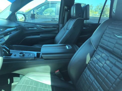 Used 2021 Cadillac Escalade Sport Platinum image 3