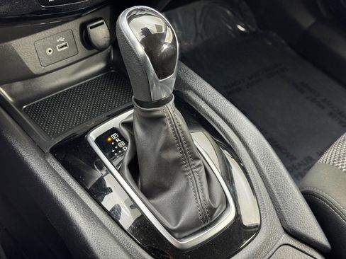 Used 2022 Nissan Rogue Sport SV image 28