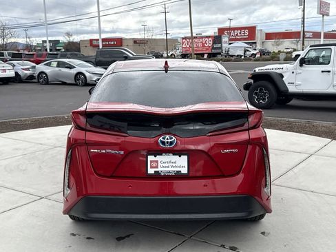 Used 2022 Toyota Prius Prime Limited image 4