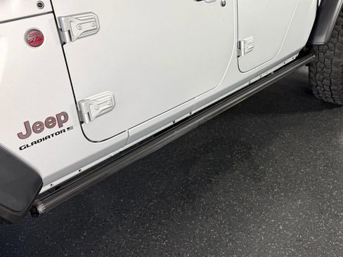 Used 2023 Jeep Gladiator Rubicon w/ Cold Weather Group image 7