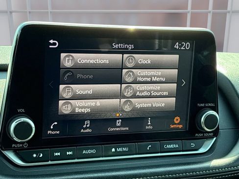 Used 2024 Nissan Rogue S FWD image 30