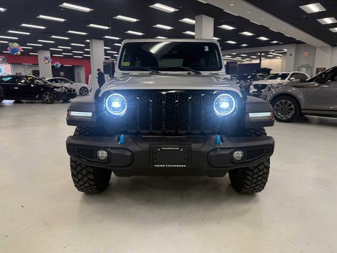 Used 2023 Jeep Wrangler Unlimited w/ Sun & Screen Package AWD/4WD image 2