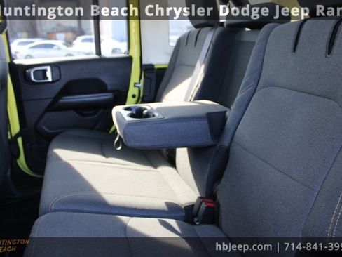 Used 2024 Jeep Wrangler Unlimited Sahara image 34