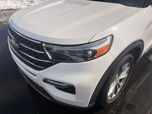 Used 2021 Ford Explorer XLT w/ Equipment Group 202A image 8