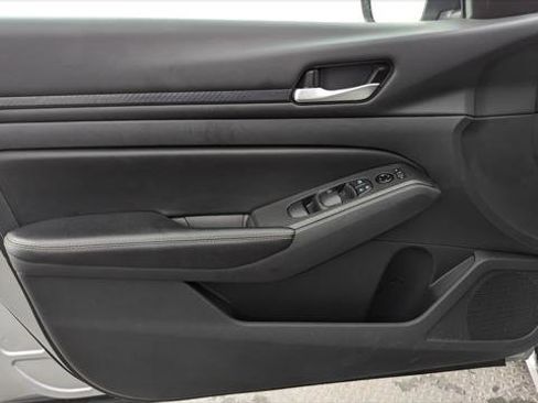 Used 2024 Nissan Altima 2.5 SV image 13