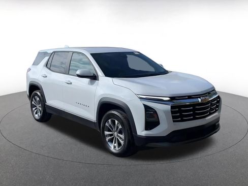 Used 2025 Chevrolet Equinox LT image 2