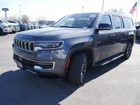 Certified 2024 Jeep Wagoneer L Series III w/ Flexible Seating Group image 5