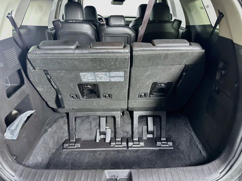 Used 2025 Kia Carnival FWD image 27