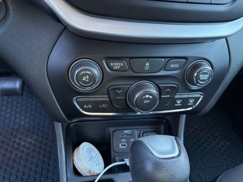 Used 2014 Jeep Cherokee Latitude w/ Cold Weather Group image 4