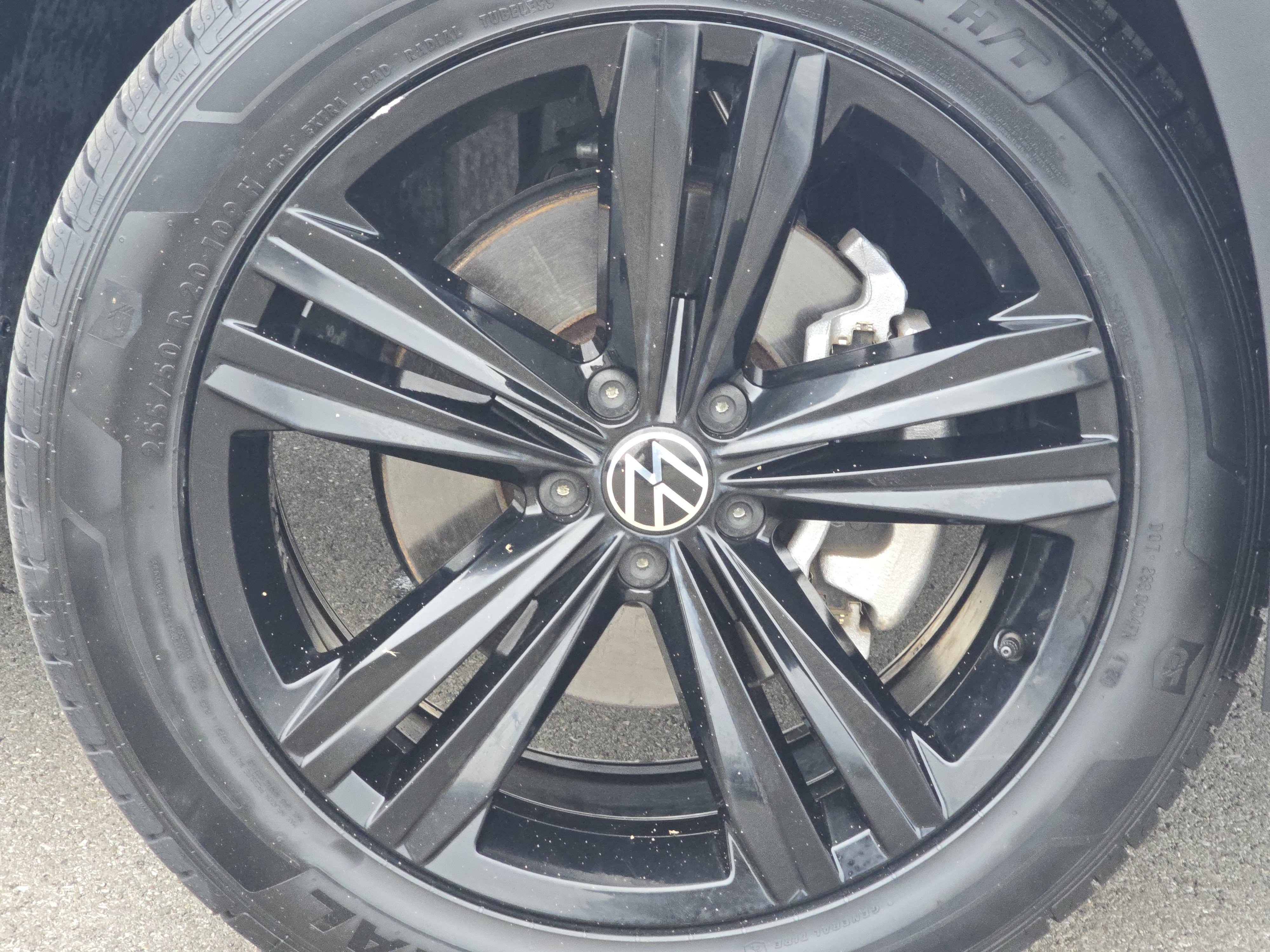 Certified 2023 Volkswagen Atlas Cross Sport SEL R-Line AWD/4WD image 16