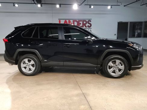 Used 2022 Toyota RAV4 LE AWD/4WD image 8