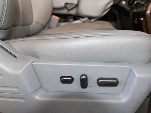 Used 2014 Ford F150 Lariat w/ Lariat Chrome Package image 18