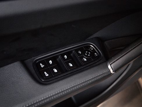 Certified 2023 Porsche Cayenne AWD/4WD image 22