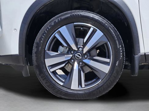 Used 2023 Nissan Rogue SL w/ SL Premium Package image 11