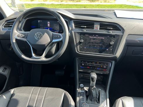 Used 2022 Volkswagen Tiguan SE image 23