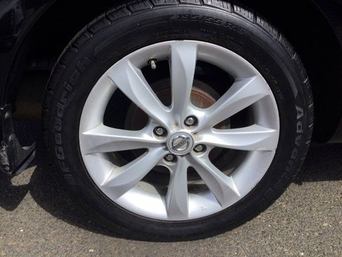 Used 2015 Nissan Versa w/ SL Tech Package FWD image 42