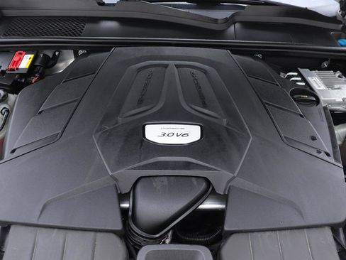 Used 2021 Porsche Cayenne image 34