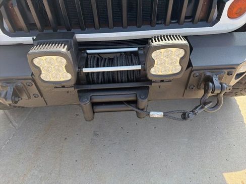 Used 2013 Jeep Wrangler Unlimited Sahara image 27