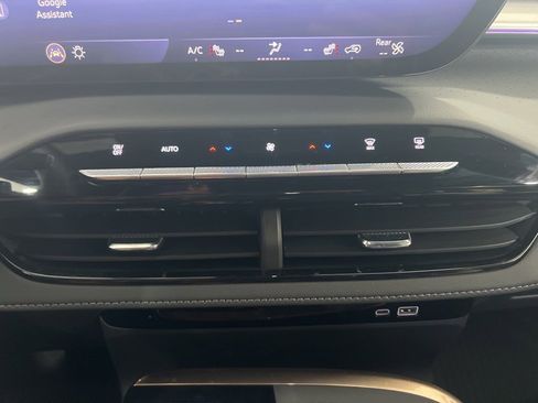 Used 2025 Buick Enclave Avenir w/ Super Cruise Package image 16