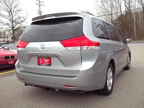 Used 2011 Toyota Sienna LE w/ Towing Pkg image 4