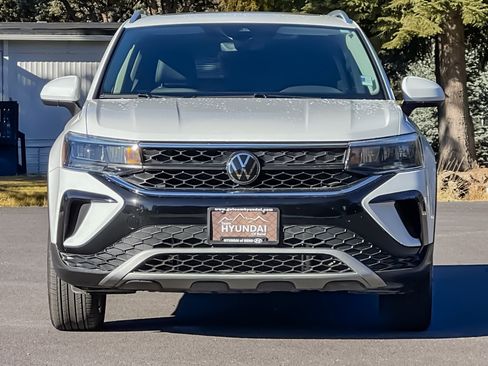 Used 2024 Volkswagen Taos SE image 10