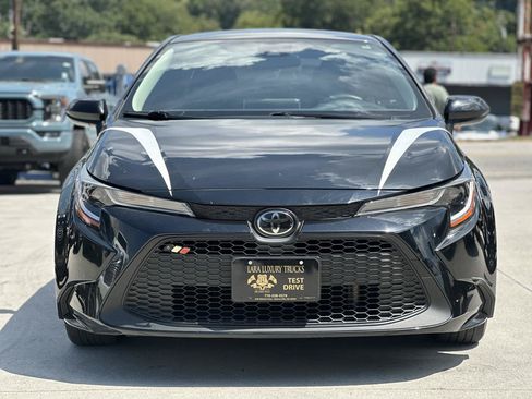 Used 2021 Toyota Corolla LE FWD image 2