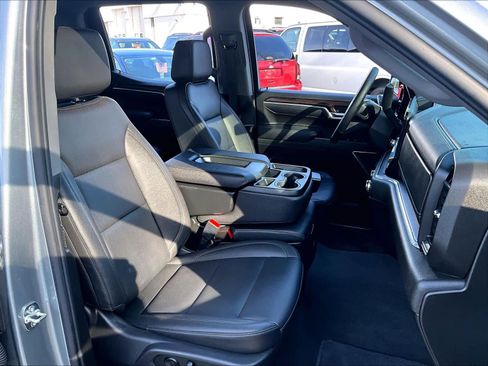 Used 2026 GMC Sierra 1500 SLT image 11