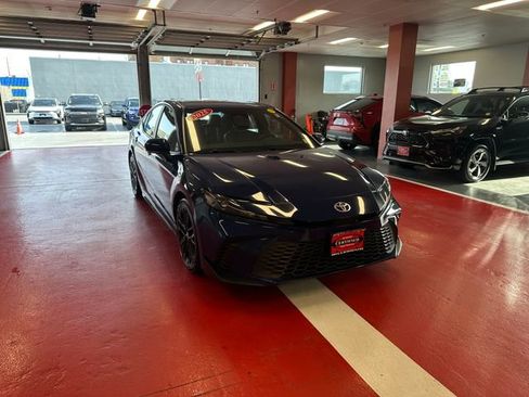 Certified 2025 Toyota Camry SE image 2