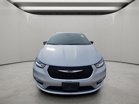 Used 2024 Chrysler Pacifica Select image 11