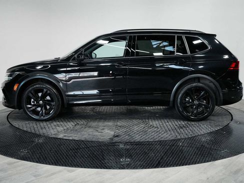 Used 2023 Volkswagen Tiguan SE R-Line AWD/4WD image 4