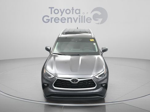 Used 2023 Toyota Highlander XLE FWD image 22