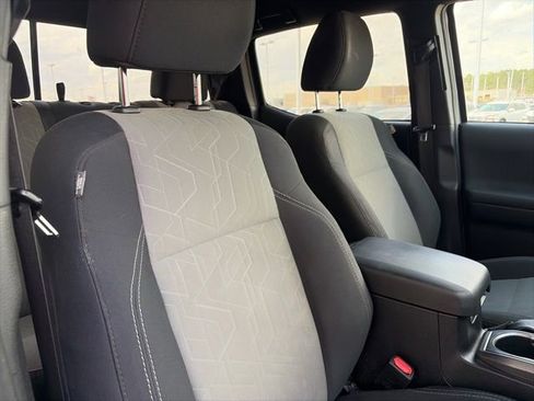 Used 2020 Toyota Tacoma TRD Off-Road w/ Technology Package image 18