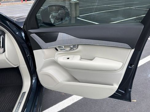 Certified 2025 Volvo XC90 B6 Plus w/ Protection Package Premier image 18