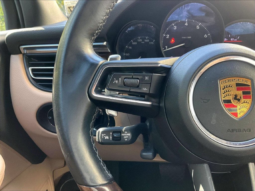 Certified 2022 Porsche Macan AWD/4WD image 23