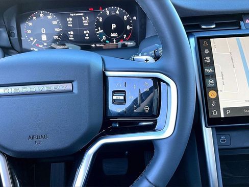 Used 2025 Land Rover Discovery Sport S image 12