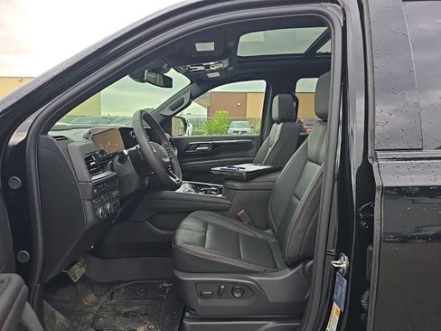 Used 2026 Chevrolet Suburban RST w/ Comfort Package AWD/4WD image 14