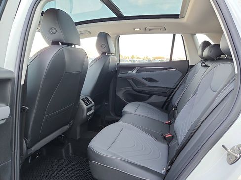 New 2026 Volkswagen Tiguan SE image 12