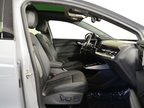 Used 2024 Audi Q4 e-tron Premium Plus image 17