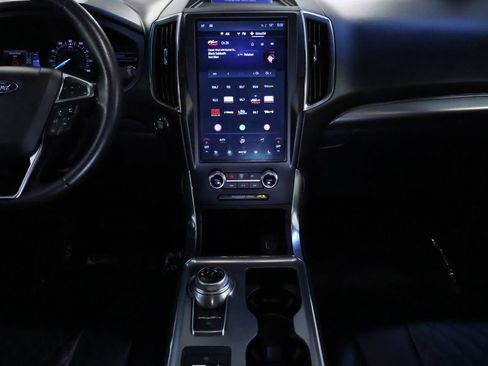 Used 2024 Ford Edge Titanium image 18