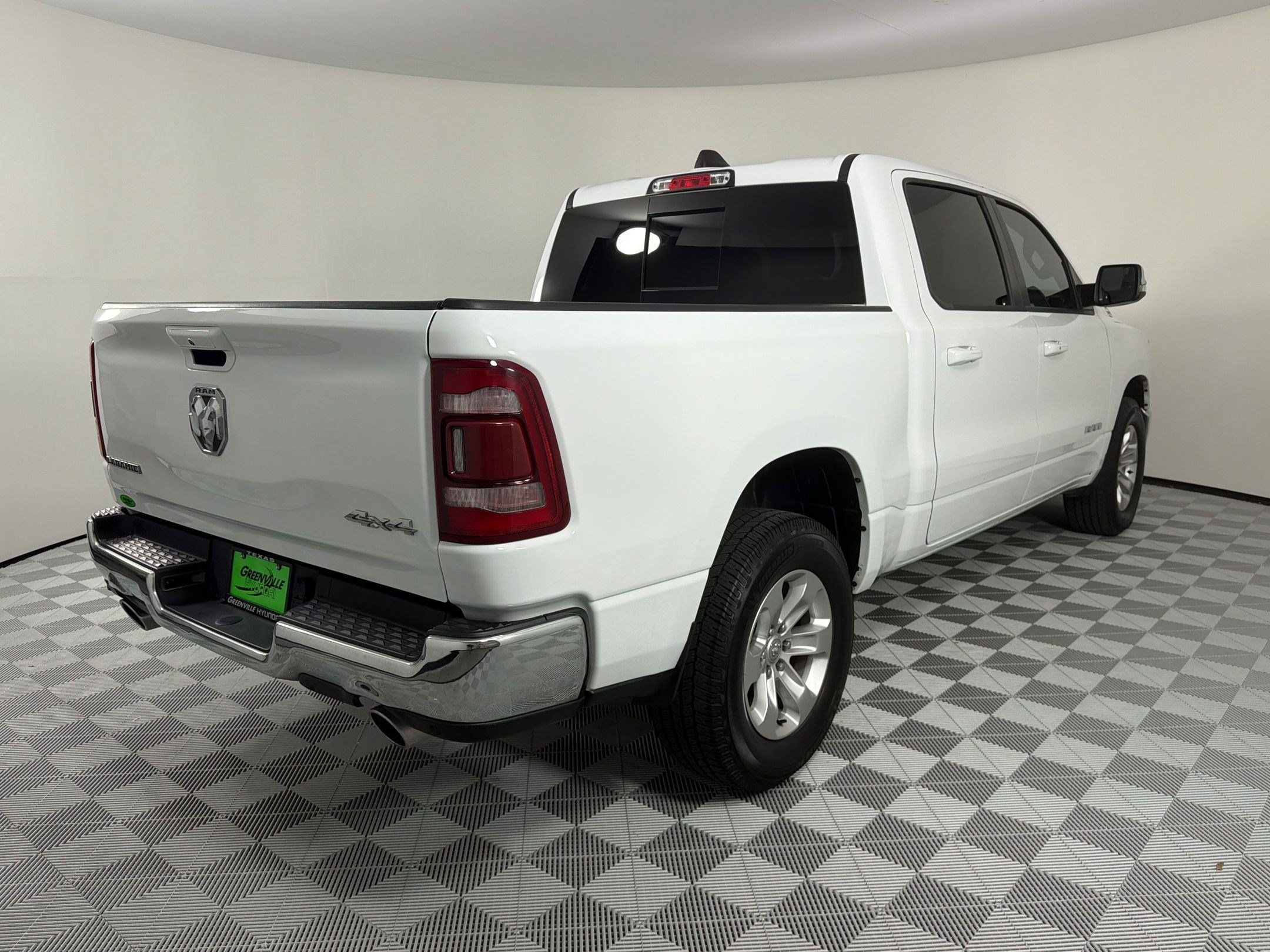 Used 2024 RAM 1500 Laramie AWD/4WD image 9
