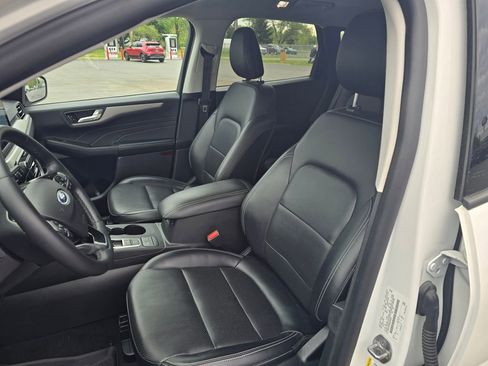Used 2021 Ford Escape SEL w/ Technology Package AWD/4WD image 9