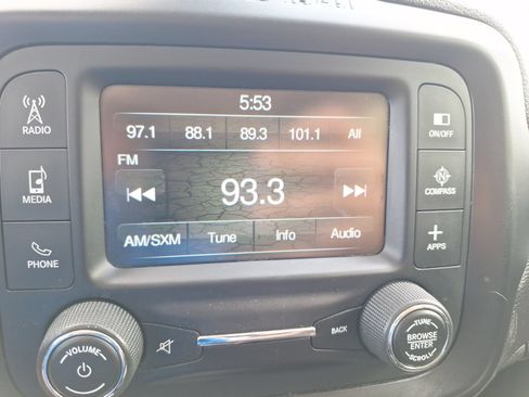Used 2017 Jeep Renegade Latitude w/ Popular Equipment Group FWD image 24