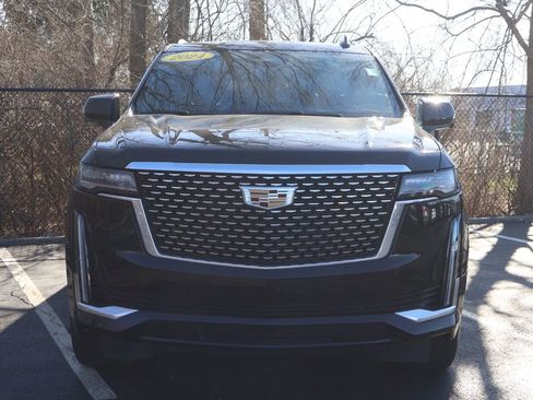 Used 2024 Cadillac Escalade ESV Luxury image 2