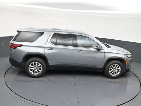 Used 2023 Chevrolet Traverse LS FWD image 17